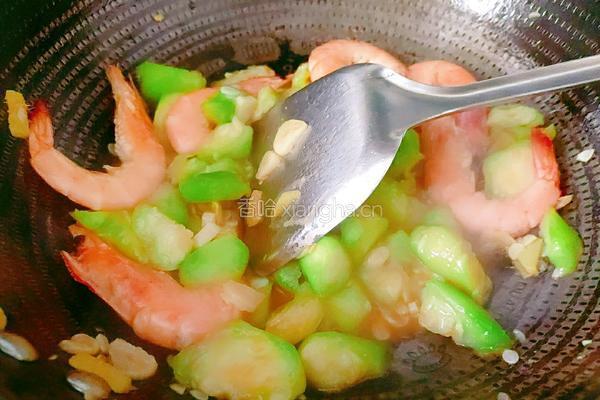 丝瓜炒南美白对虾的做法图解12