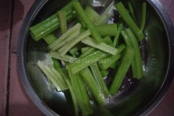 土豆焖鸡肉的做法图解3