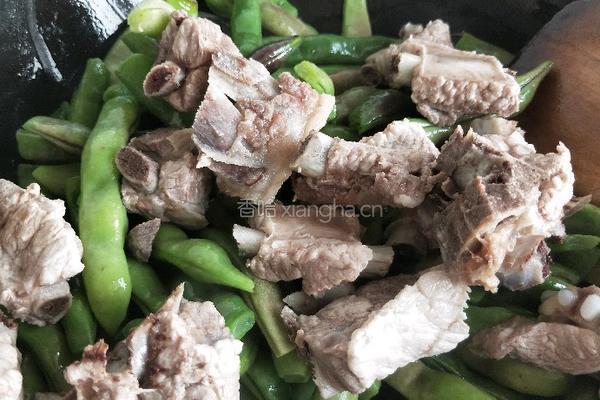 排骨炖豆角的做法图解2