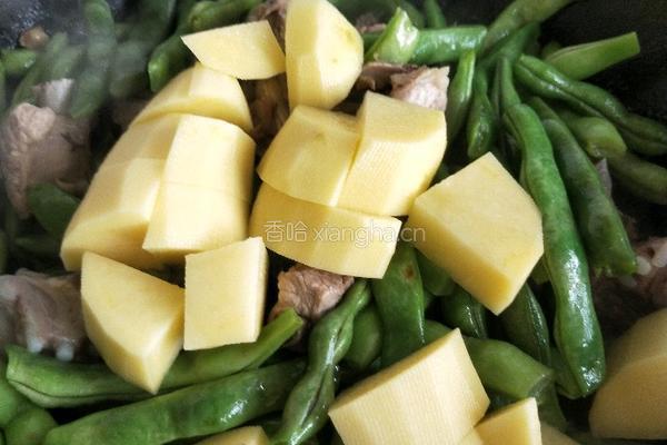 排骨炖豆角的做法图解4