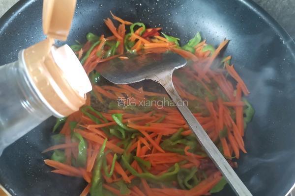 酸辣胡萝卜青椒土豆丝的做法图解5