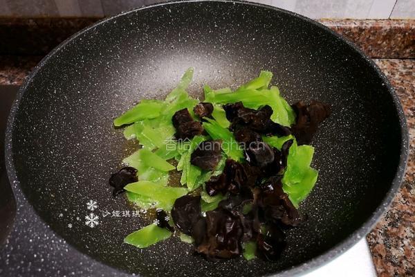 莴笋木耳炒鸡蛋的做法图解10