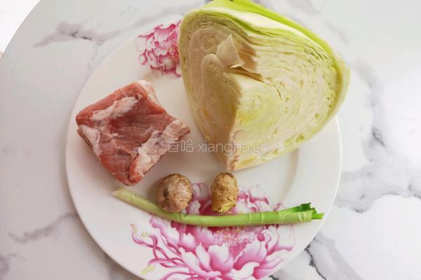 爆炒卷心菜的做法图解1