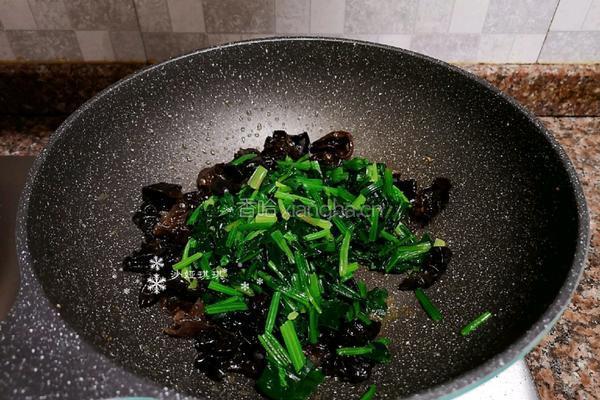 菠菜木耳炒鸡蛋的做法图解11