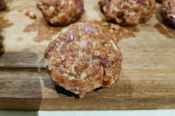 汉堡肉饼配米饭更赞的做法图解3