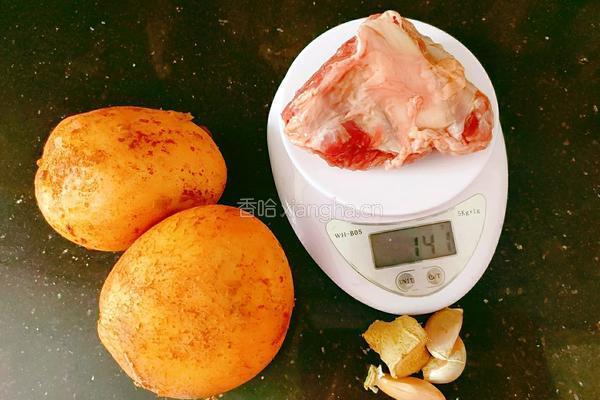 土豆烧牛腱的做法图解2