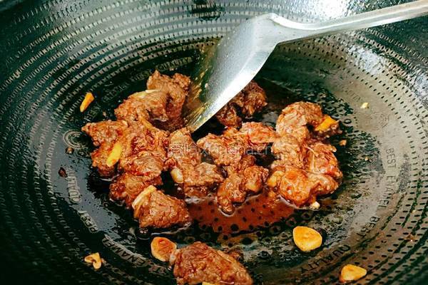土豆烧牛腱的做法图解8