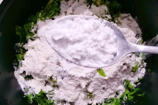 炸茼蒿丸子的做法图解5