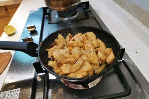 减脂爆款鸡胸炒彩椒的做法图解3