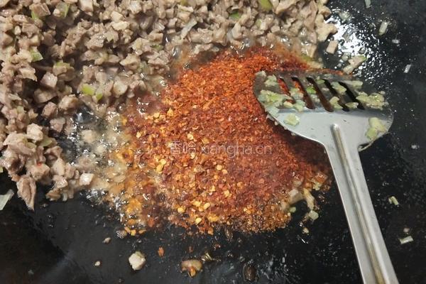 香辣香菇牛肉酱的做法图解4