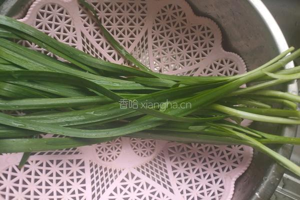 韭菜炒豆腐干的做法图解3