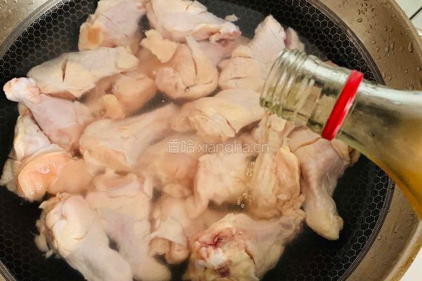 麻辣红烧鸡翅根的做法图解2