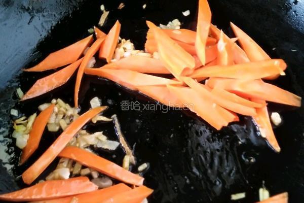 清炒芹菜之青涩的做法图解2