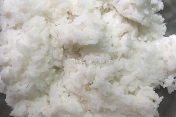 彩椒炒饭的做法图解1