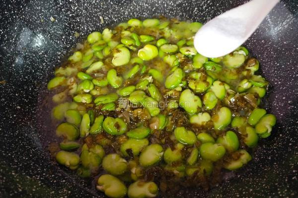爆炒雪菜蚕豆瓣的做法图解6