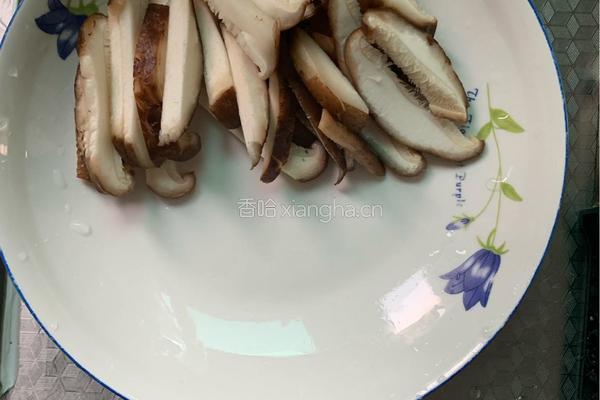 麻辣面筋炒芹菜的做法图解4
