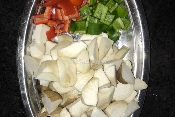 杏鲍菇炒肉片的做法图解1