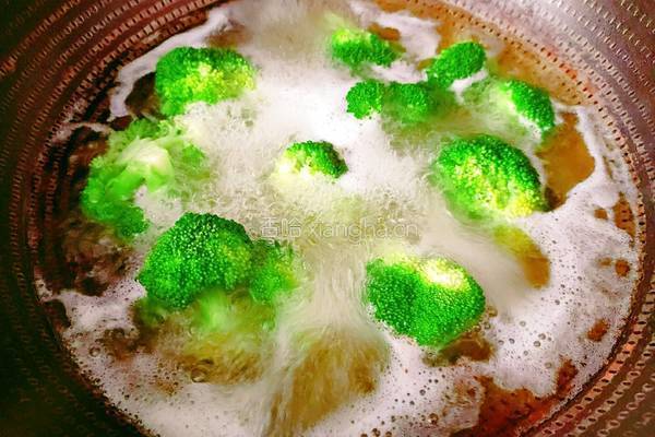 西兰花蒸番茄的做法图解4