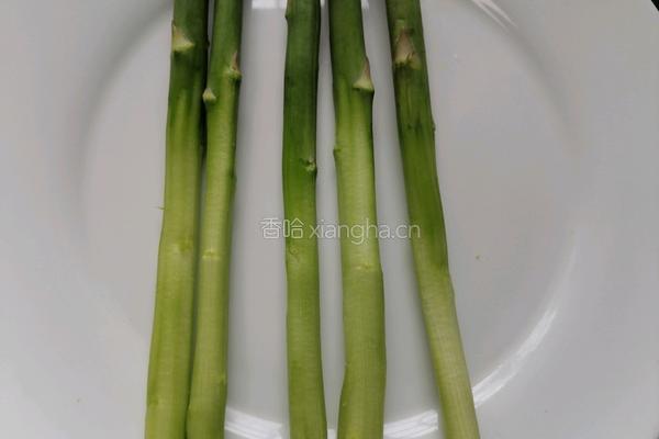 芦笋炒牛肉的做法图解2