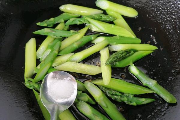 芦笋炒牛肉的做法图解8