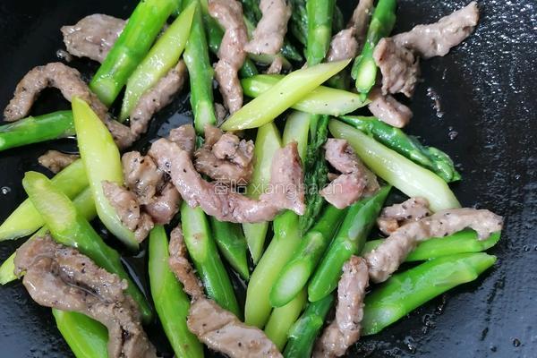 芦笋炒牛肉的做法图解10