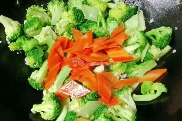 西蓝花炒胡萝卜的做法图解11
