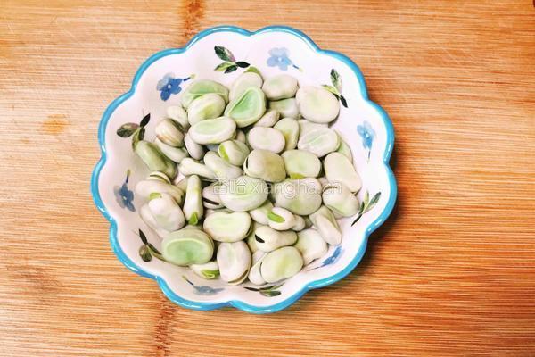 折耳根拌胡豆的做法图解4