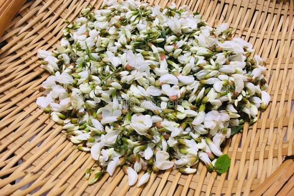 槐花麦饭的做法图解1