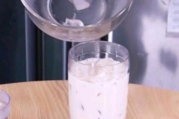 魔芋水晶奶茶的做法图解4