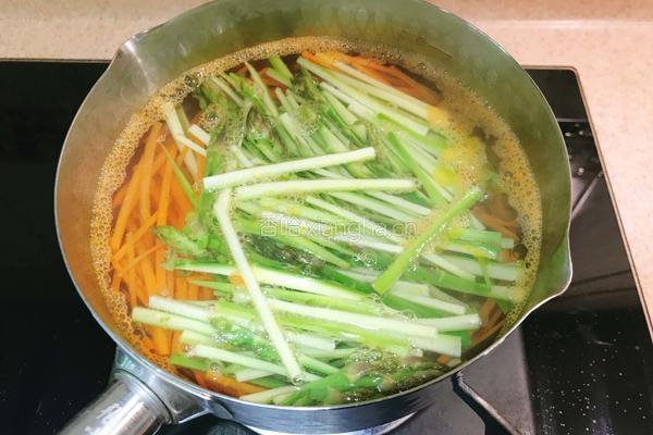 芦笋胡萝卜炒肉丝的做法图解7