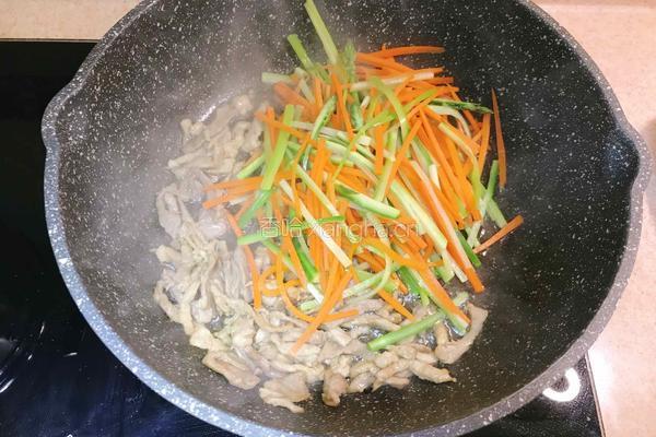 芦笋胡萝卜炒肉丝的做法图解10