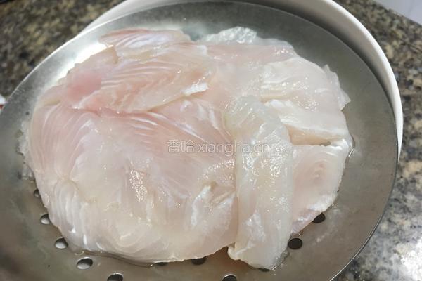水煮麻辣巴沙鱼的做法图解2