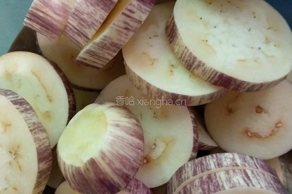 茄子小饼的做法图解1