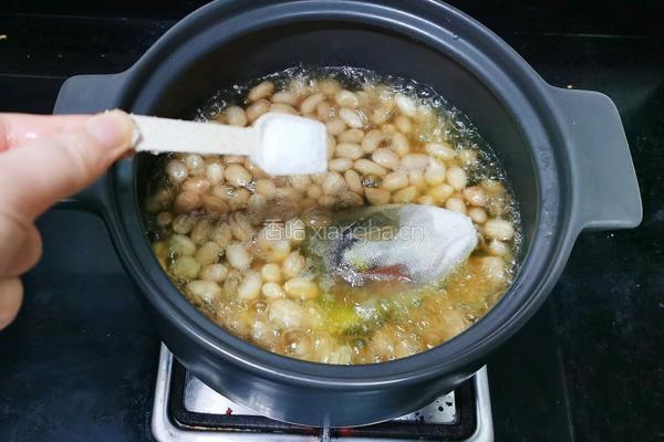 凉拌芹菜花生的做法图解3