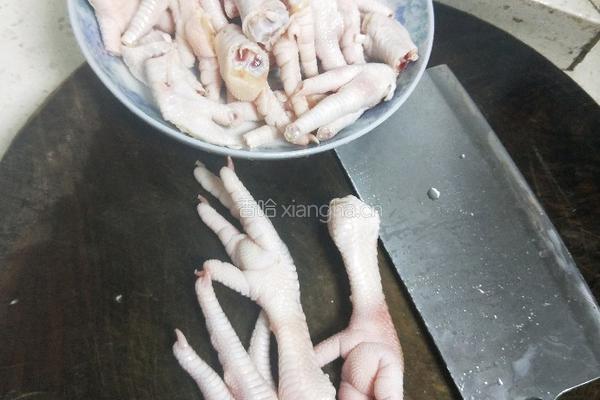 柠香酸辣鸡爪的做法图解1
