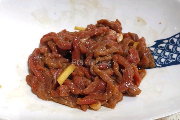 牛肉丝炒莴笋片的做法图解2