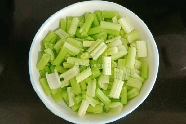 芹菜丁炒牛肉的做法图解8