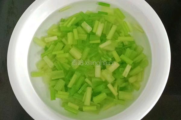芹菜丁炒牛肉的做法图解10