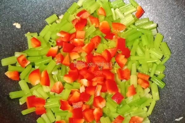 芹菜丁炒牛肉的做法图解15