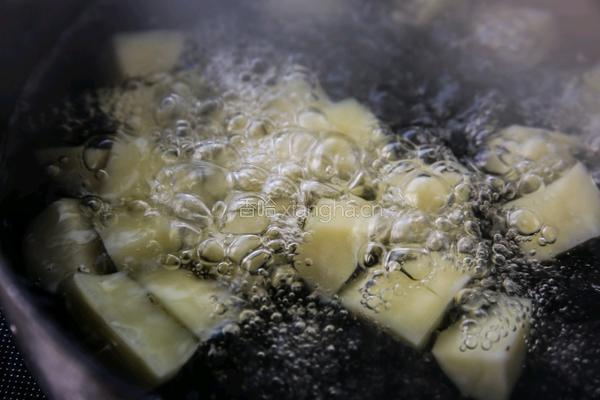 番茄土豆浓汤的做法图解3