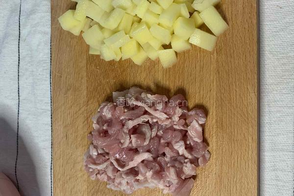 土豆肉沫拌饭的做法图解1
