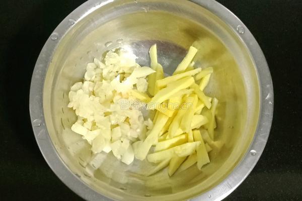 芹菜萝卜炒牛肉的做法图解3