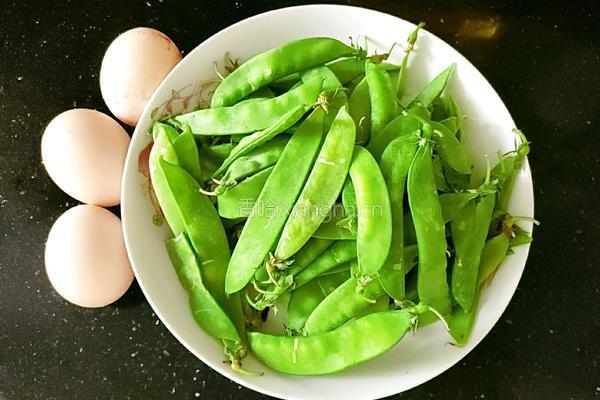 荷兰豆炒鸡蛋的做法图解2
