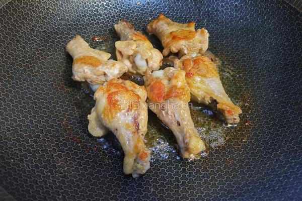 鸡翅根烧荷兰豆的做法图解5