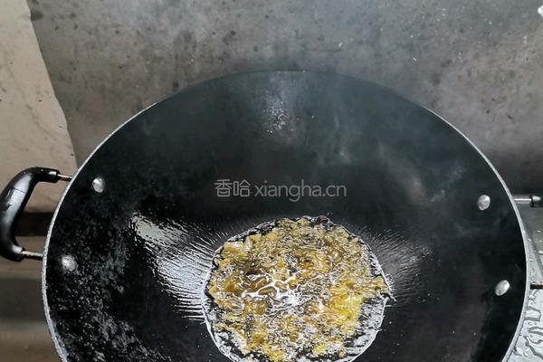 茄子酸菜炒牛肉的做法图解1