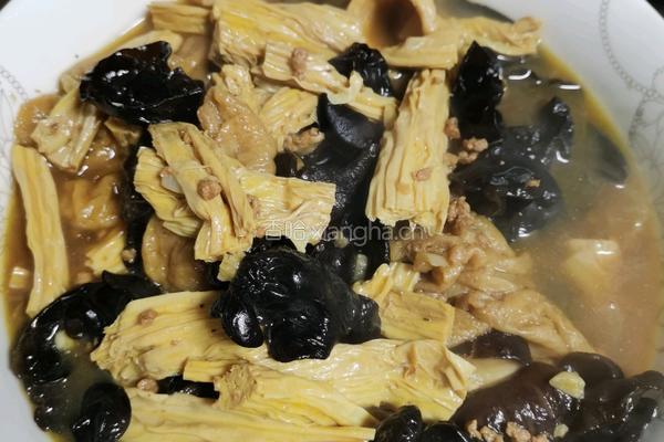 腐竹木耳烧面筋的做法图解6