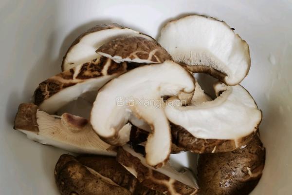 腐竹木耳烧面筋的做法图解4