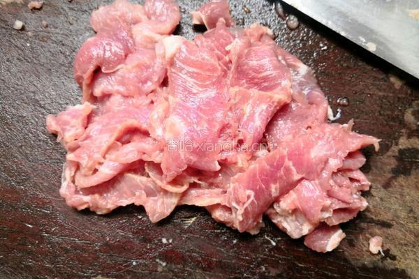 肉片炒苦瓜的做法图解2