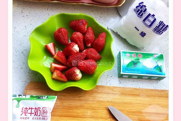 草莓牛奶冻的做法图解1