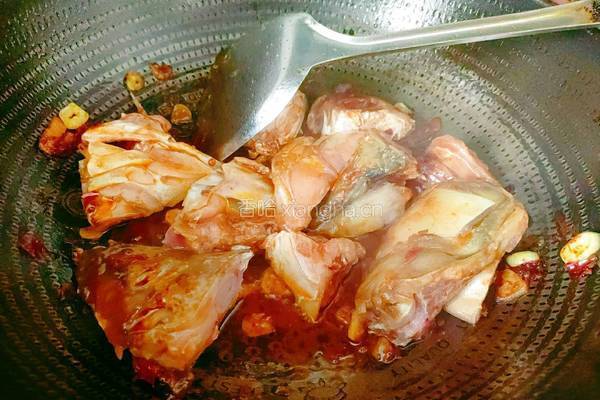 莴苣炖鱼头的做法图解12